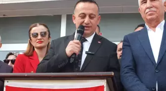 Atatürk'ün fotoğrafında derdini dinlediği vatandaşın torunu Erdem Ural, CHP'den Turhal Belediye Başkanı seçildi