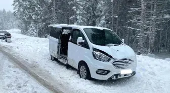 Uludağ'da izinsiz turist taşıyan minibüs çifti çarptı: 1 ölü