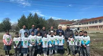 Varto Yatılı Bölge Okulu'nda Öğrenci ve Öğretmenler Ağaç Dikti