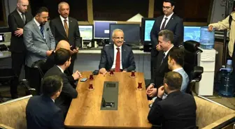 Ulaştırma Bakanı Uraloğlu, Esenboğa Havalimanı'nda işçilerle iftar açtı