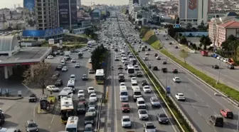 Bayram tatili başladı, yollarda uzun araç kuyrukları oluştu