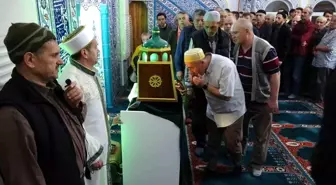 Kütahya'da Sakal-ı Şerif'i Görmek İsteyen Vatandaşlar Ensar Camii'ne Akın Etti