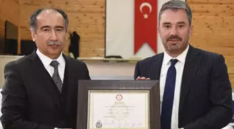 Pursaklar Belediye Başkanı Ertuğrul Çetin mazbatasını aldı