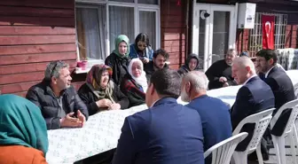 İstanbul Valisi, yangında hayatını kaybedenlerin ailelerini ziyaret etti