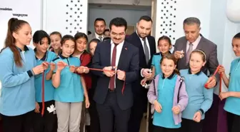 Afyonkarahisar Şuhut Kaymakamı Atlıhisar Ortaokulu'nda kütüphane açılışına katıldı