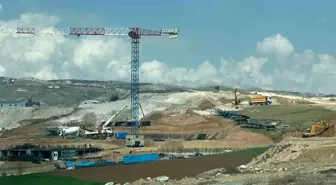 Elazığ'da inşaat alanının yakınında oluşan yarıklar paniğe neden oldu