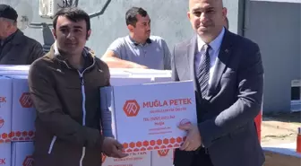 Kofçaz ilçesinde arı yetiştiricilerine temel petek dağıtıldı