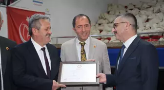 MHP'den yeniden seçilen Mustafa Koloğlu mazbatasını alarak göreve başladı