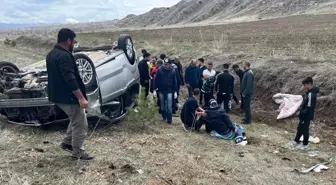 Sivas'ın İmranlı ilçesinde hafif ticari araç devrildi, 5 kişi yaralandı