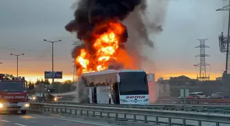 Ümraniye'de İki Otobüste Yangın Çıktı