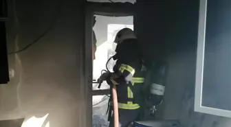Hatay'ın Samandağ ilçesinde çıkan ev yangını itfaiye ekipleri tarafından söndürüldü
