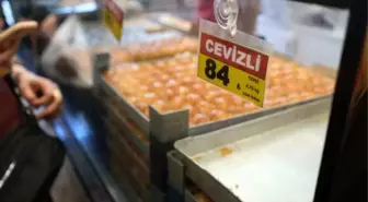 Fiyatı duyan sıraya girdi! İstanbul'da bayram öncesi ucuz baklava kuyruğu