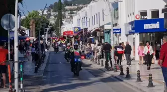 Bodrum'da polisler kortej düzenledi