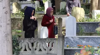Ferizli ilçesinde arife günü mezarlıkta program düzenlendi