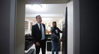 AK Parti'li Belediye Başkanı makam odasının kapısını söktürdü