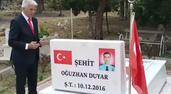 Hüyük Belediye Başkanı Sadık Sefer, ilçedeki şehitlikleri ziyaret etti