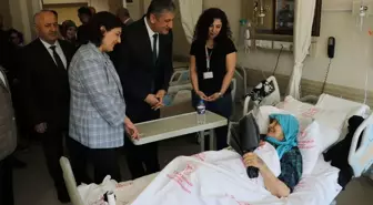 Karabük Valisi Mustafa Yavuz, Hastaları Ziyaret Ederek Bayramlarını Kutladı