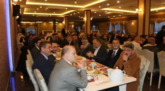 Of Belediye Başkanı Sarıalioğlu, siyasi parti temsilcileri ve başkan adaylarıyla iftar programında buluştu
