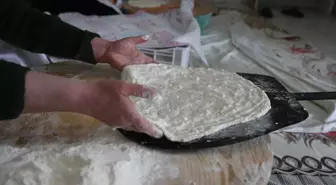 Tokat'ın Artova ilçesinde çiğli gömbesi üretimi