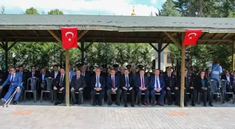 Uşak'ta Protokol Üyeleri Ramazan Bayramı Dolayısıyla Şehitliği Ziyaret Etti