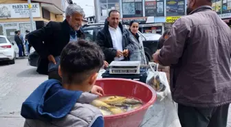 Muş'ta Kırmızı Et Fiyatları Yükselince Vatandaşlar Beyaz Ete ve Balığa Yöneliyor