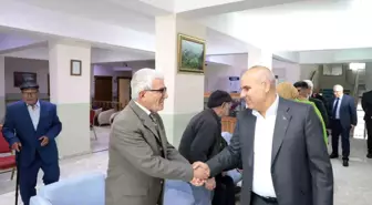 Ağrı Valisi Mustafa Koç ve eşi, Ramazan Bayramı dolayısıyla şehit ailesi, Çocuk Evleri Sitesi ve Huzurevini ziyaret etti