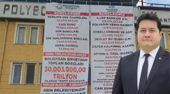 AK Parti'den MHP'ye geçen ilçede yeni başkan borçları belediye binasına astı