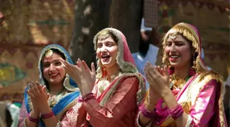 Hindistan'ın Amritsar bölgesinde Baisakhi festivali kutlandı