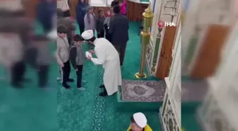 Bayram geleneği çocukların yüzünü güldürdü