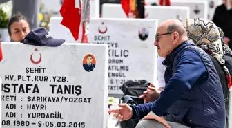 Şehit Aileleri Ramazan Bayramı'nda Şehitlikleri Ziyaret Etti