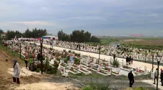 Hatay'da deprem mezarlığına Ramazan Bayramı'nda yoğun ziyaret