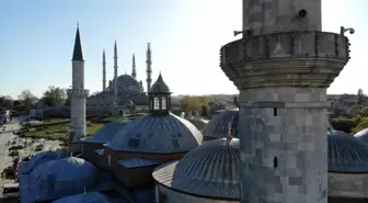 Edirne'de Binlerce Vatandaş Camilere Akın Etti