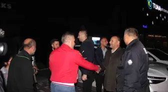 Kayseri'de Vatandaşlar Polisleri Kutladı