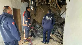 Malatya'da ağıl göçtü, 6 büyükbaş hayvan kurtarıldı