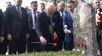 Devlet Bahçeli, Alparslan Türkeş'in anıt mezarını ziyaret etti