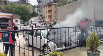 Tokat'ın Niksar ilçesinde otomobilde yangın çıktı