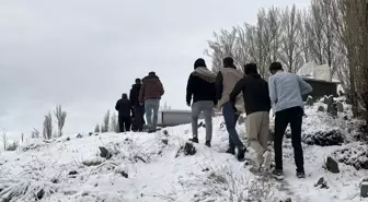 Van'da kar yağışı ve su baskınları yaşandı