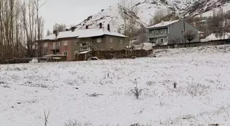 Van'da kar ve sağanak nedeniyle su baskınları yaşandı