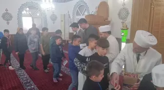 Yığılca'da Bayram Namazı Sonrası Çocuklara Harçlık Dağıtıldı
