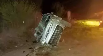 Burdur Gölhisar'da Ticari Araç Şarampole Devrildi: 4 Yaralı