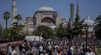 İstanbul'da Bayram Tatili ve Güneşli Hava İle Tarihi Yarımada Akını