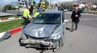 Malatya'da otomobil ile motosikletin karıştığı trafik kazasında 1'i ağır 2 kişi yaralandı