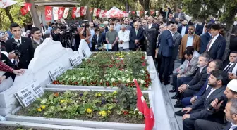 Yeniden Refah Partisi Genel Başkanı Fatih Erbakan, Babası Necmettin Erbakan'ın Kabrini Ziyaret Etti