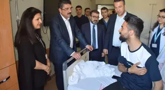 AK Parti Milletvekili Ferhat Nasıroğlu, hastanede tedavi gören hastaların bayramını kutladı