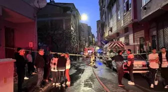 Bağcılar'da Tek Katlı Gecekondu Alev Topuna Döndü