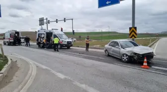 Çorum'un Alaca ilçesinde 2 araç çarpıştı, 5 kişi yaralandı