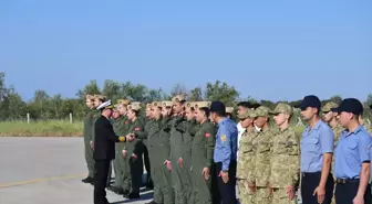 Deniz Kuvvetleri Komutanı Mehmetçik ile Bayramlaştı