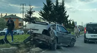 Düzce'de Kavşakta Otomobil Çarpışması: 1 Yaralı