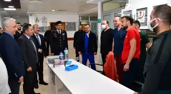 Kırşehir Valisi Hüdayar Mete Buhara, kontrol noktalarında görev yapan güvenlik güçleri ve hastaları ziyaret etti