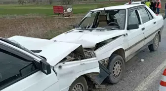 Tokat Yeşilyurt'ta Kafa Kafaya Çarpışma: 3 Yaralı